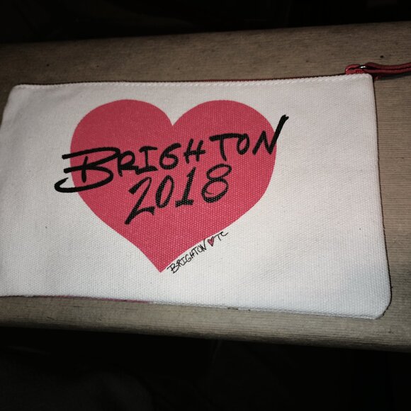 Brighton Fashionista Tom Clancy 2018 Makeup Jewelry Canvas Cosmetic Bag - Picture 3 of 7